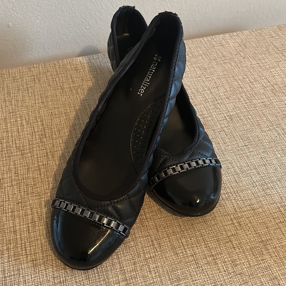 Naturalizer black quilted low heel shoe with silver chain embellishment. Size 8